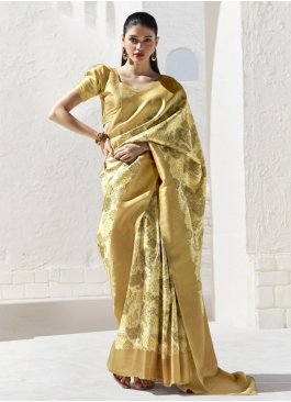 Enchanting Designer Saree For Festival