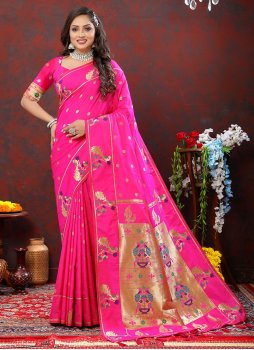 Resplendent Pink Trendy Saree