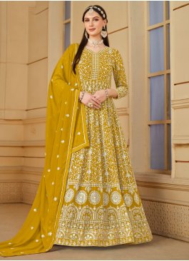 Simplistic Embroidered Trendy Salwar Suit