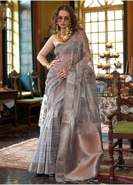 Voguish Trendy Saree For Ceremonial